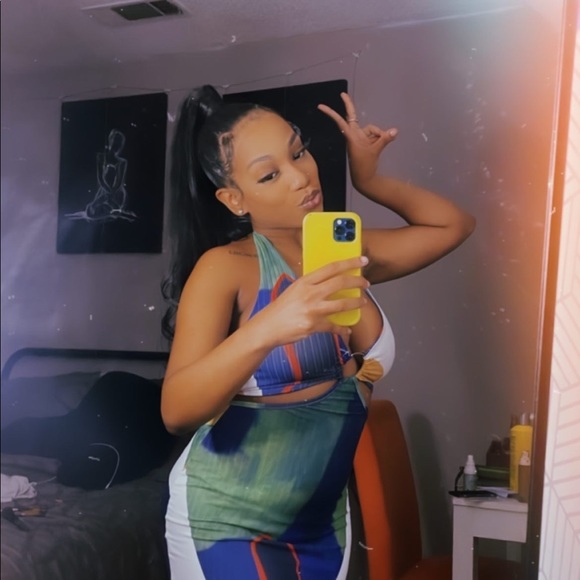 Meet your Posher, Asia 🤗💘 - Picture 1 of 1